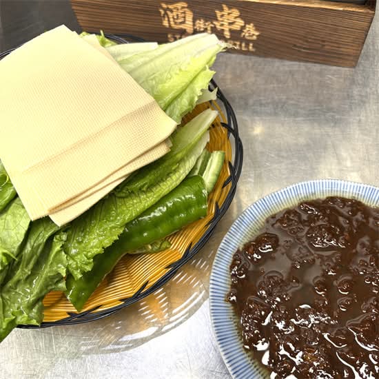 大东北醮酱菜 Sliced Cucumber,Carrots, Green ChiliPepper, Bean Curd Sheets w/ House EggSauce